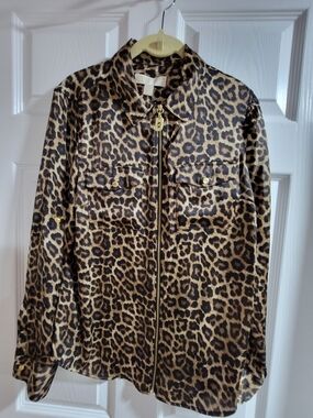 New Michael Kors leopard print shirt. Has a full zipper closure-size M
